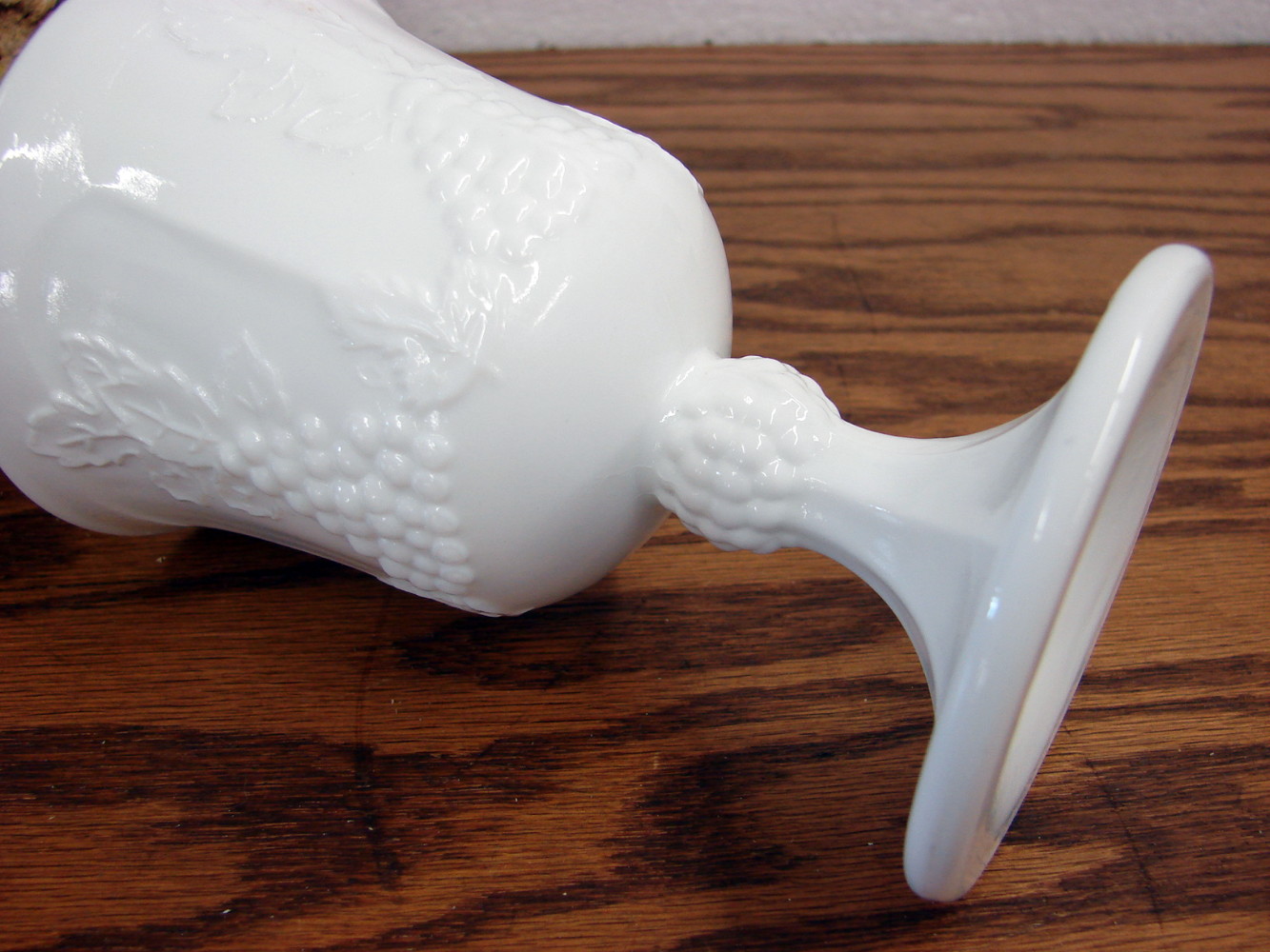 Set/2 Vintage Indiana Glass Grape Vine Colony White Milk Glass Harvest Pedestal Water Goblet - Image 2