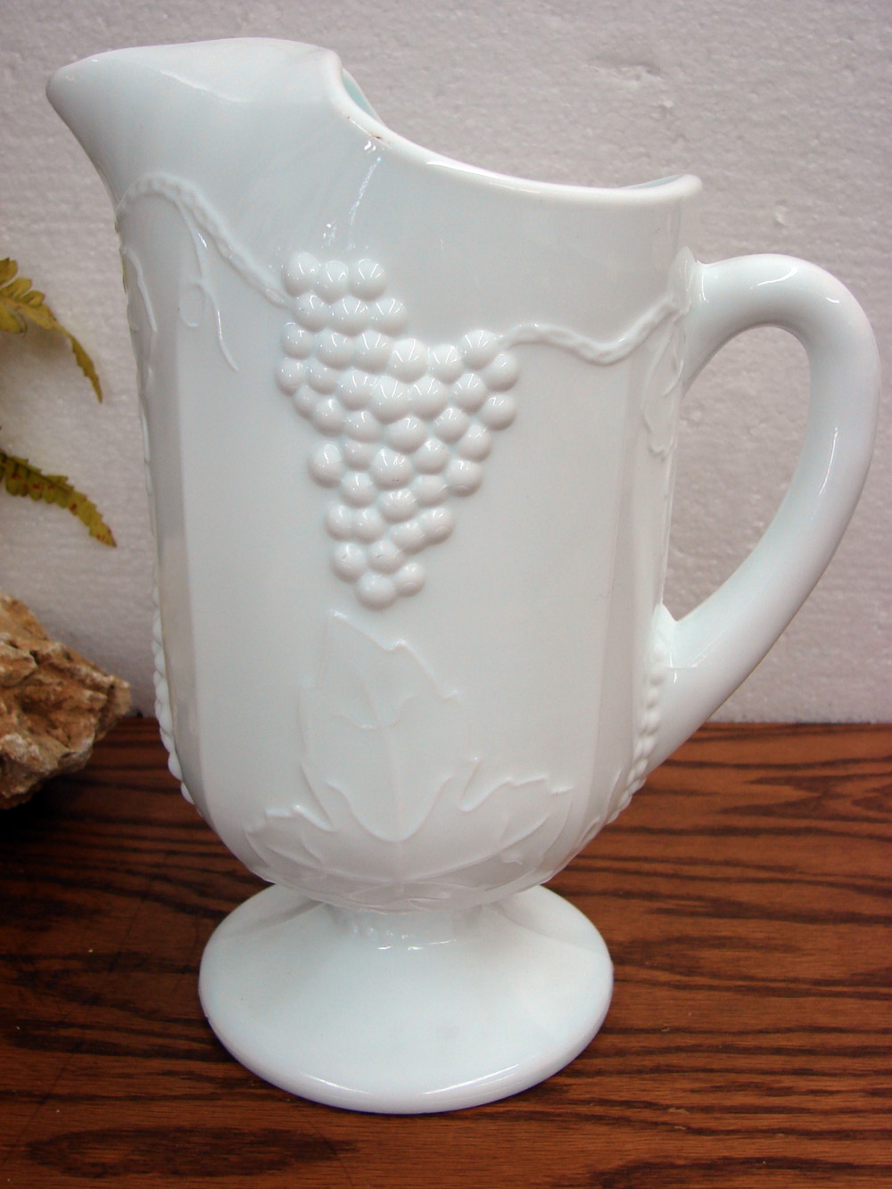 Vintage Indiana Glass Grape Vine Colony White Milk Glass Harvest 72 oz Ice Lip Pitcher