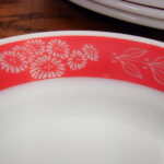 Vintage PYREX Corning Revel Red Laurel Leaf 9" Plates Set/8 Tableware - Image 2