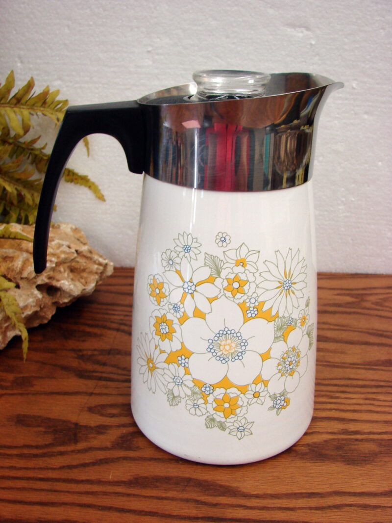 Vintage Corning Ware USA Floral Bouquet Yellow Blue Daisy Oven Microwave Accessories, Moose-R-Us.Com Log Cabin Decor