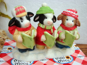 Mary's Moo Moos 3 Carolers Winter Christmas Singers Choir NIB