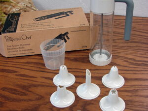 The Pampered Chef #1778 Easy Accent Cake Decorator Deviled Egg Pastry Filler