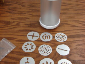 Like New Pampered Chef Cookie Press w/ 9 Aluminum Discs #1526 Easy Grip