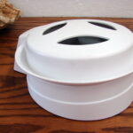 The Pampered Chef Spring Loaded Hamburger Press Hinged Lid - Image 2