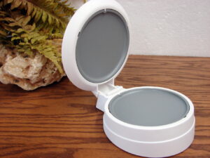 The Pampered Chef Spring Loaded Hamburger Press Hinged Lid