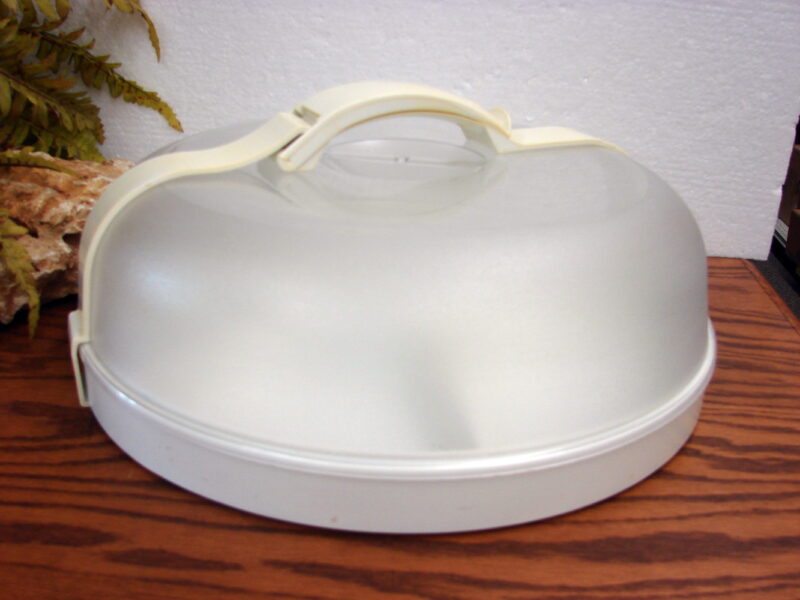 The Pampered Chef Chillzanne Cold Serve Divided Platter Tray Lid &#038; Handle, Moose-R-Us.Com Log Cabin Decor