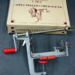 The Pampered Chef Tan Box Apple Peeler Corer Slicer Baking Canning
