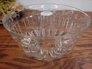Retired Princess House Etched Crystal Glass Heritage Bundt Jello Serving Bowl 10"