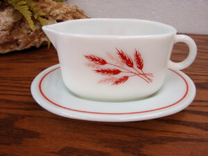 Vintage PYREX Autumn Harvest Wheat Gravy Boat w/ Underplate