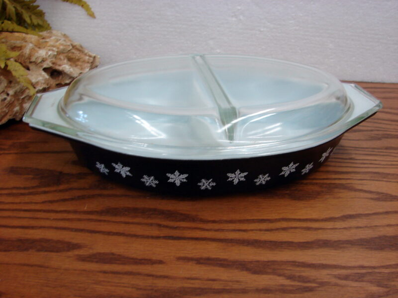 Vintage PYREX Black w/ White Snowflake Divided 1 1/2 Qt w/ Lid, Moose-R-Us.Com Log Cabin Decor