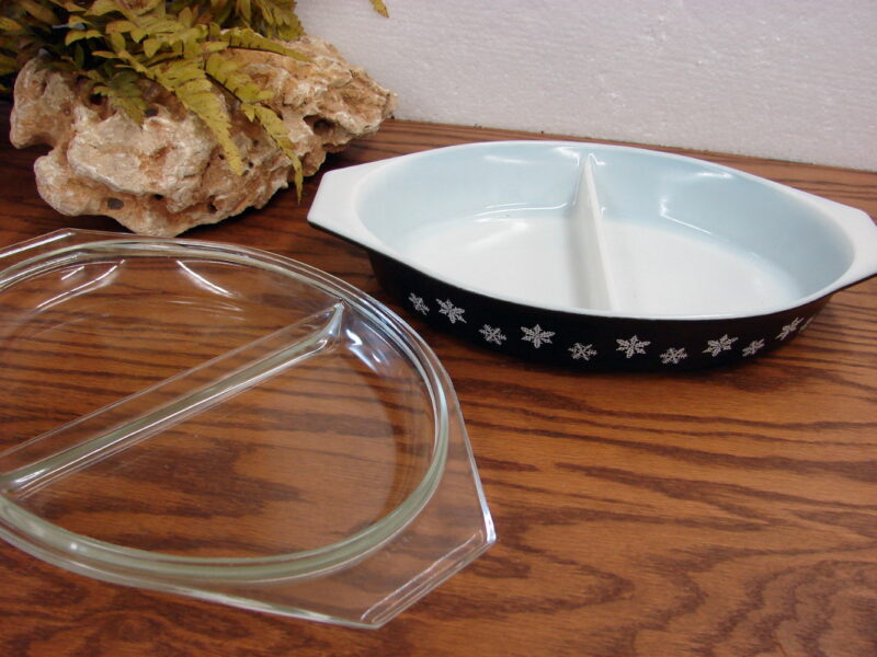 Vintage PYREX Black w/ White Snowflake Divided 1 1/2 Qt w/ Lid, Moose-R-Us.Com Log Cabin Decor