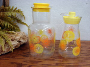 Vintage PYREX Lemonade Orange Juice Carafe Two Sizes w/ Lids