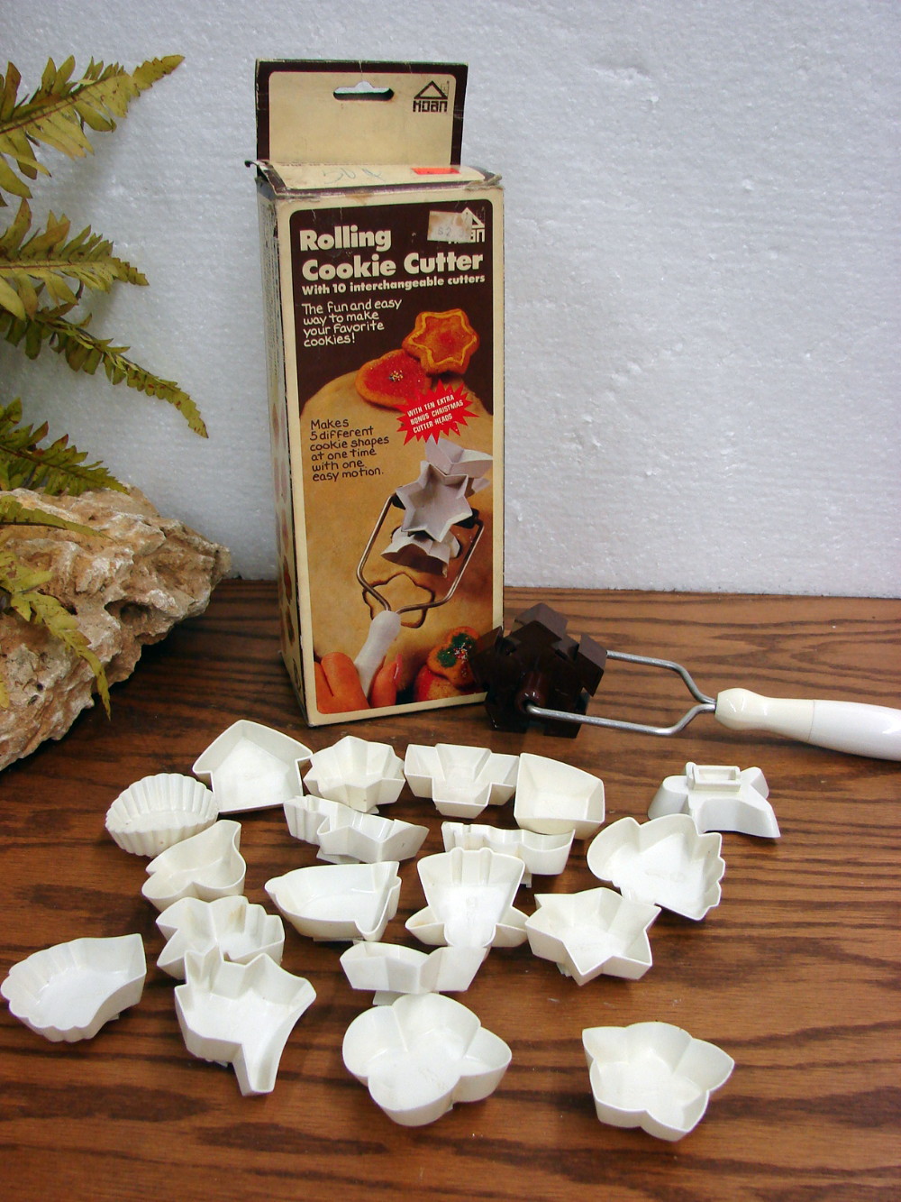 Vintage Hoan Rolling Cookie Cutter With 19 Types of Cookie Heads Deluxe