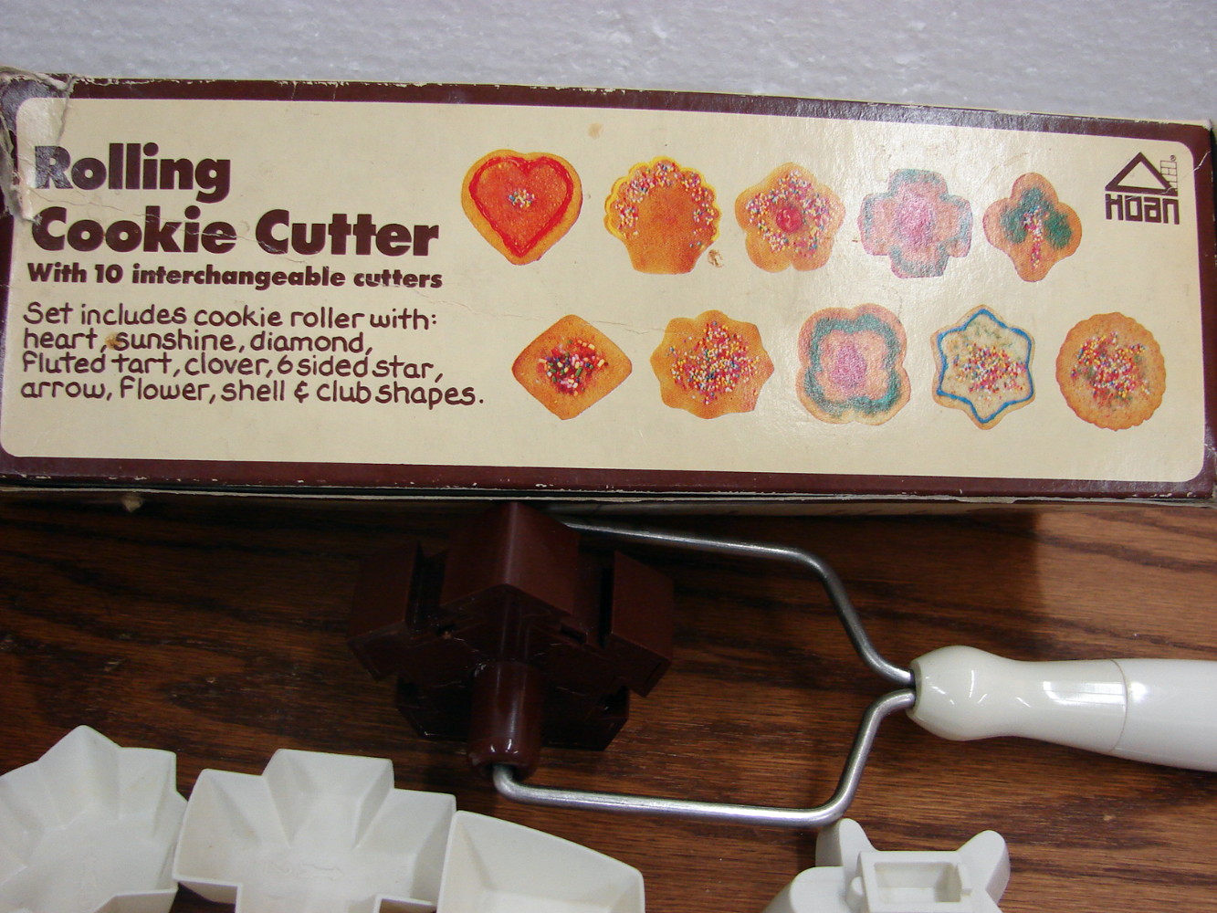Vintage Hoan Rolling Cookie Cutter With 19 Types of Cookie Heads Deluxe - Image 2