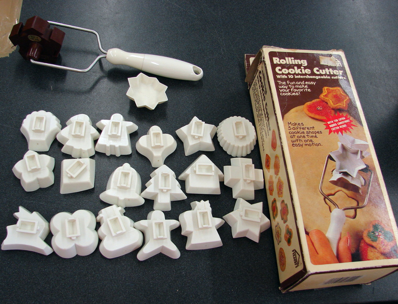 Vintage Hoan Rolling Cookie Cutter With 19 Types of Cookie Heads Deluxe - Image 3