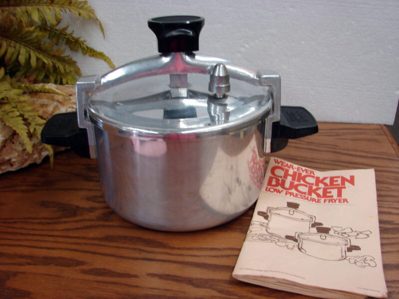 Vintage Used Wear Ever Chicken Bucket Low Pressure Fryer #90024 4 Qt., Moose-R-Us.Com Antiques Collectibles Log Cabin Decor