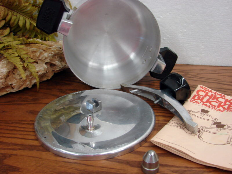 Vintage Used Wear Ever Chicken Bucket Low Pressure Fryer #90024 4 Qt., Moose-R-Us.Com Antiques Collectibles Log Cabin Decor
