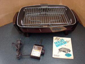 Vintage West Bend Electric Grill Skillet Broiler Combination No Cover Lid