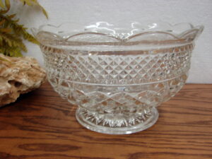 Vintage Anchor Hocking Wexford MCM Footed Scalloped Rim Bowl 10 x 6"