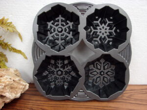 Wilton Dimensions Snowflake Cake Pan 4 Cavity/Styles Bakeware