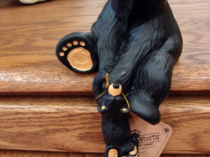 Big Sky Carvers Bearfoot Bears Jeff Fleming Helping Paw Shelf Sitter Bear Cubs