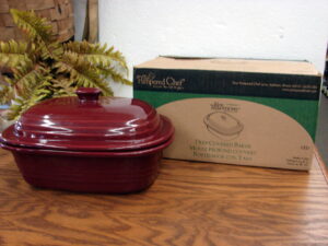 The Pampered Chef Deep Covered Baker Stoneware Roaster #1321 Box