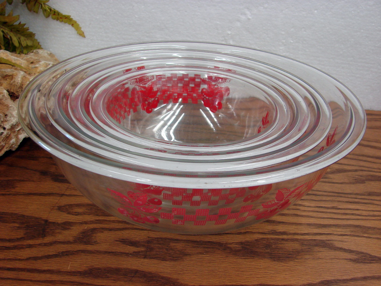 Set/4 Vintage PYREX Red Cherry Checkerboard Nesting Mixing Bowl Set 322 323 325 326 - Image 3