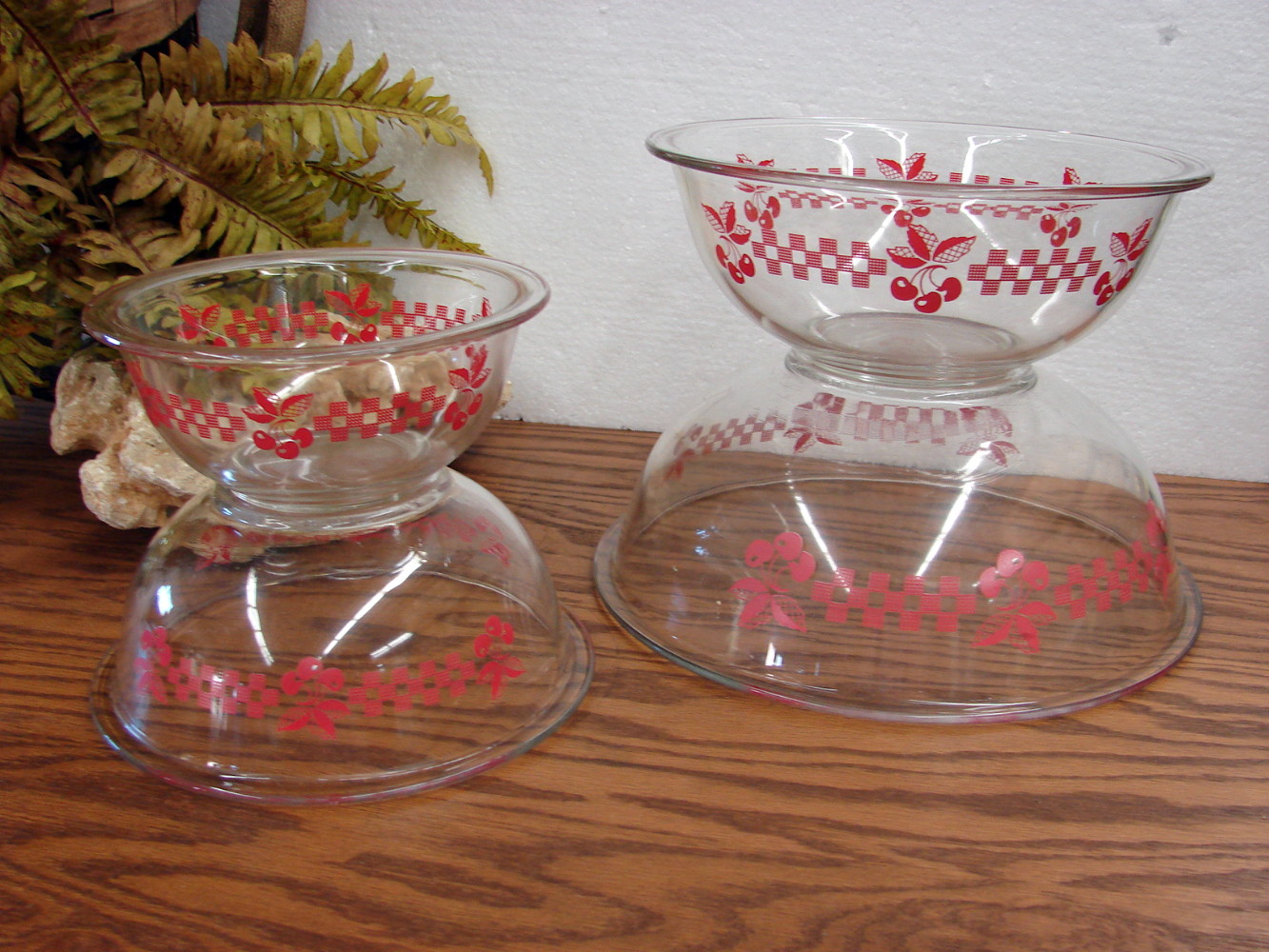 Set/4 Vintage PYREX Red Cherry Checkerboard Nesting Mixing Bowl Set 322 323 325 326 - Image 2