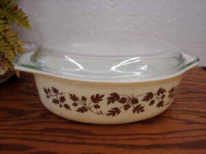 Vintage PYREX Gold Acorn Oak Leaf Vine #045 Oval Casserole 2 1/2 Quart w/ Lid