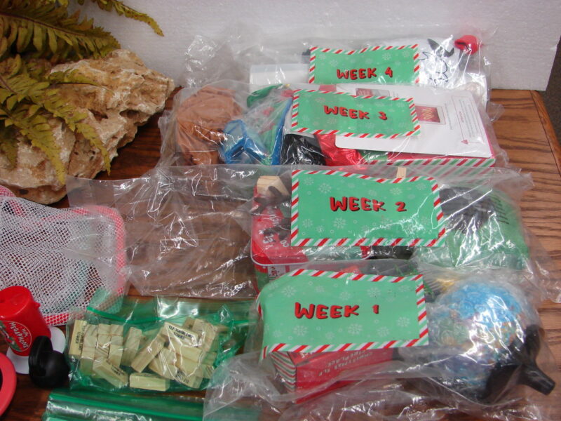 Crafty Christmas Elf on a Shelf Adventure 28 Days of Magical Scenes - Image 2