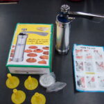 Metal Biscuit Maker Cookie Press & Icing Kit Model NIB 20 Discs +