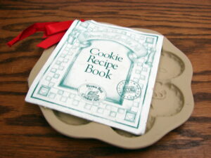 1994 Brown Bag Cookie Art Stoneware Four Hearts Cookie Mold Seconds w/ Recipes