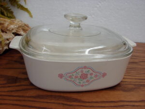 Vintage Corning Ware Corelle English Breakfast 1 1/2 Liter Casserole w/ PYREX Lid