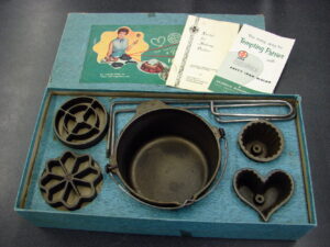 Vintage Griswold Cast Iron Patty Molds Combination Set Patties Original Box Recipes Manual