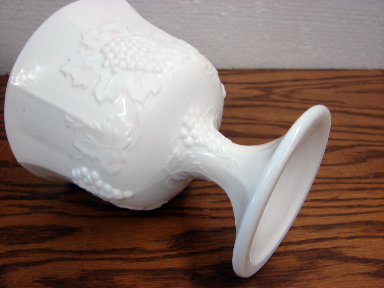 Vintage Indiana Glass Grape Vine Colony White Milk Glass Harvest Pedestal Footed Compote - Image 2