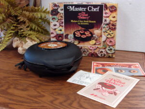 Vintage Master Chef The Donut Bakery Electronic Instant Donut Maker