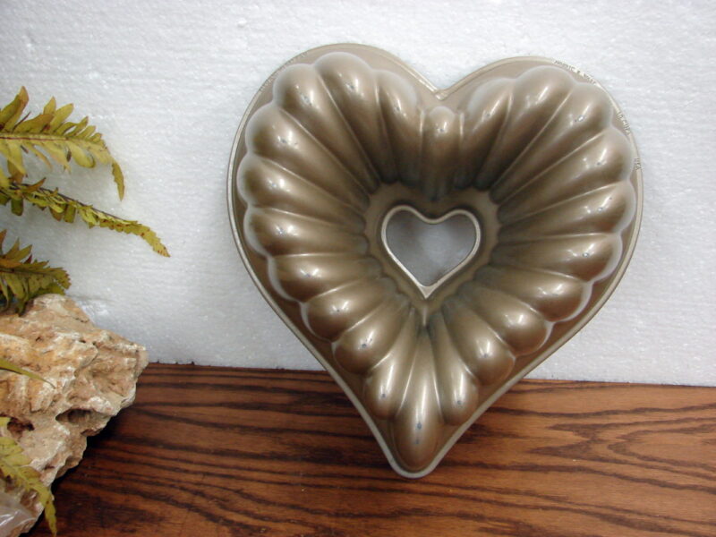 Nordic Ware Large Elegant Heart Bundt Pan 10 Cup Cast Aluminum, Moose-R-Us.Com Antiques Collectibles Log Cabin Decor