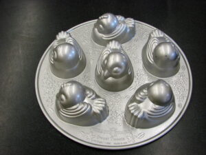 Nordic Ware Sweet Tweets Easter Spring Chicks 6 Cakelets 4.5 Cups
