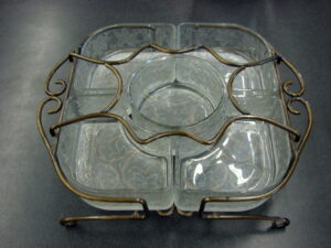 Retired Princess House Fantasia Raised Relief Frosted Crystal Poinsettia 7 Pc Chip Dip Veggie Tray w/ Rack