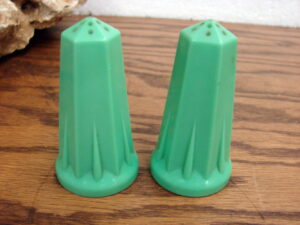 Vintage Richelain USA Bakelite Green Rocket Style Salt Pepper Shakers