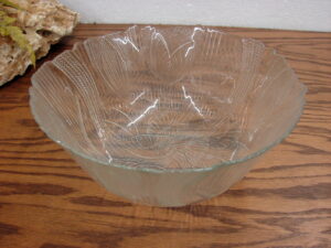 Vintage Large Arcoroc France Canterbury Crocus Deep Serving Bowl 9 X 4"