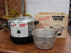 Vintage Betty G Dutch Oven Deep Fryer Cooker 5 qt Original Box
