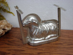 Vintage French Sheep Chocolate Cake Lamb Mold Heavy Tin w/ Locking Straps