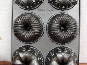 Nordic Ware Multi Mini Bundt Pan Heavy Cast Aluminum Bundtlette Cake