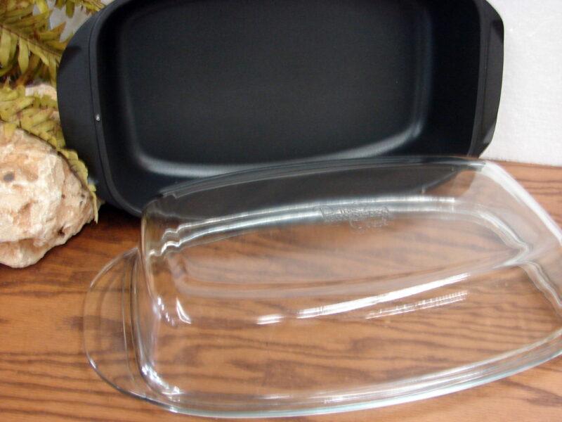 Pampered Chef Black Covered Roaster 4 1/4 Qt Cast Aluminum Glass Lid, Moose-R-Us.Com Log Cabin Decor