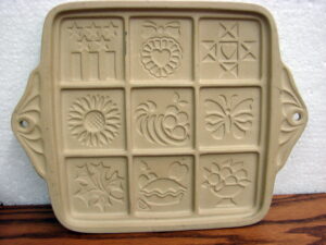 Pampered Chef Round up from the Heart 2000 Stoneware Cookie Mold