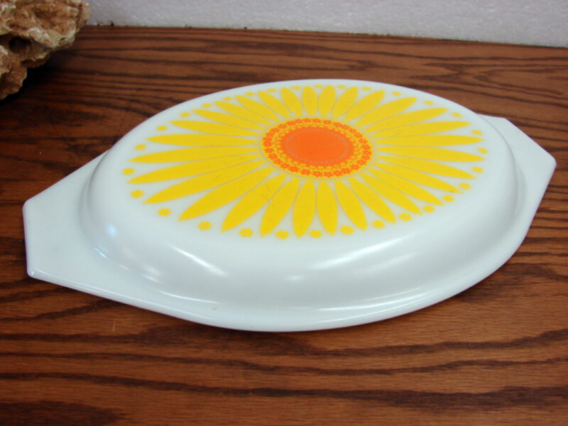 Vintage PYREX Yellow Daisy Sunflower Lid For 2 1/2 Qt Oval Casserole, Moose-R-Us.Com Antiques Collectibles Log Cabin Decor