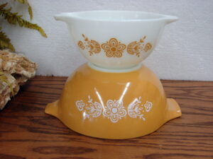 Vintage PYREX Butterfly Gold #442 Cinderella Nesting Mixing Bowl