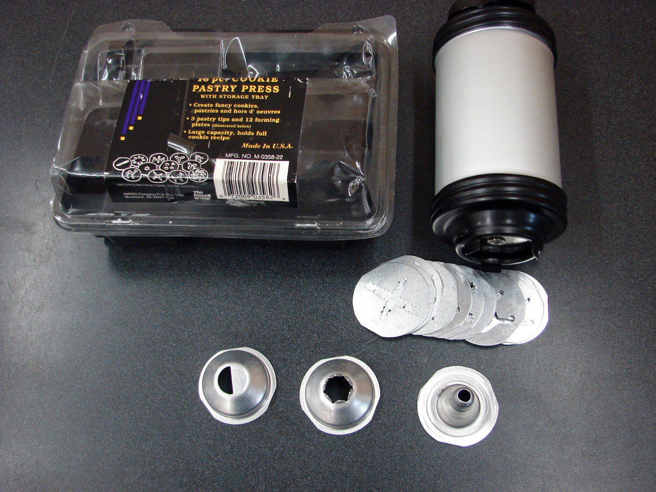 Brand New Mirro 16 pc Cookie Cooky Press in Plastic Storage Box - Image 3