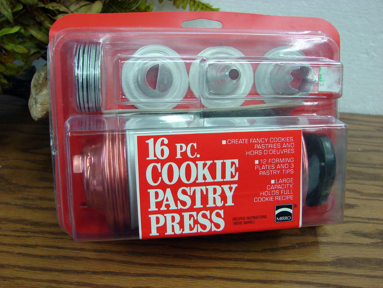 Brand New Mirro 16 pc Cookie Cooky Press in Plastic Storage Box
